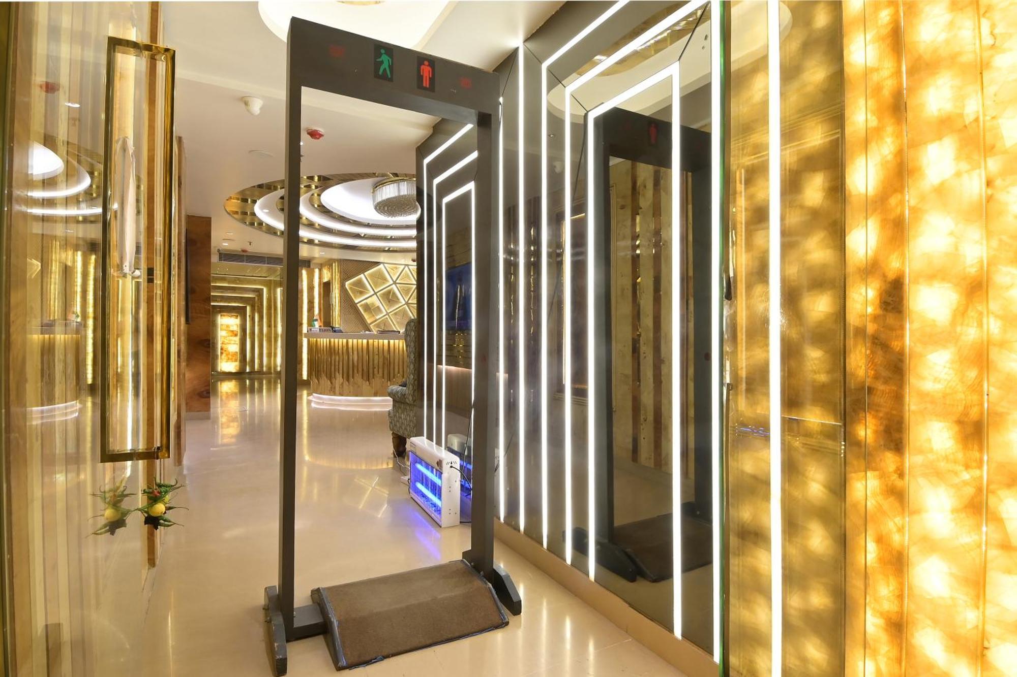Hotel Gold Palace - 03 Mins Walk From New Delhi Railway Station Extérieur photo