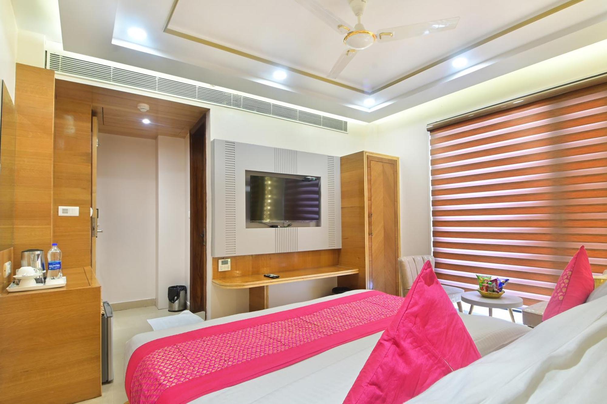 Hotel Gold Palace - 03 Mins Walk From New Delhi Railway Station Extérieur photo