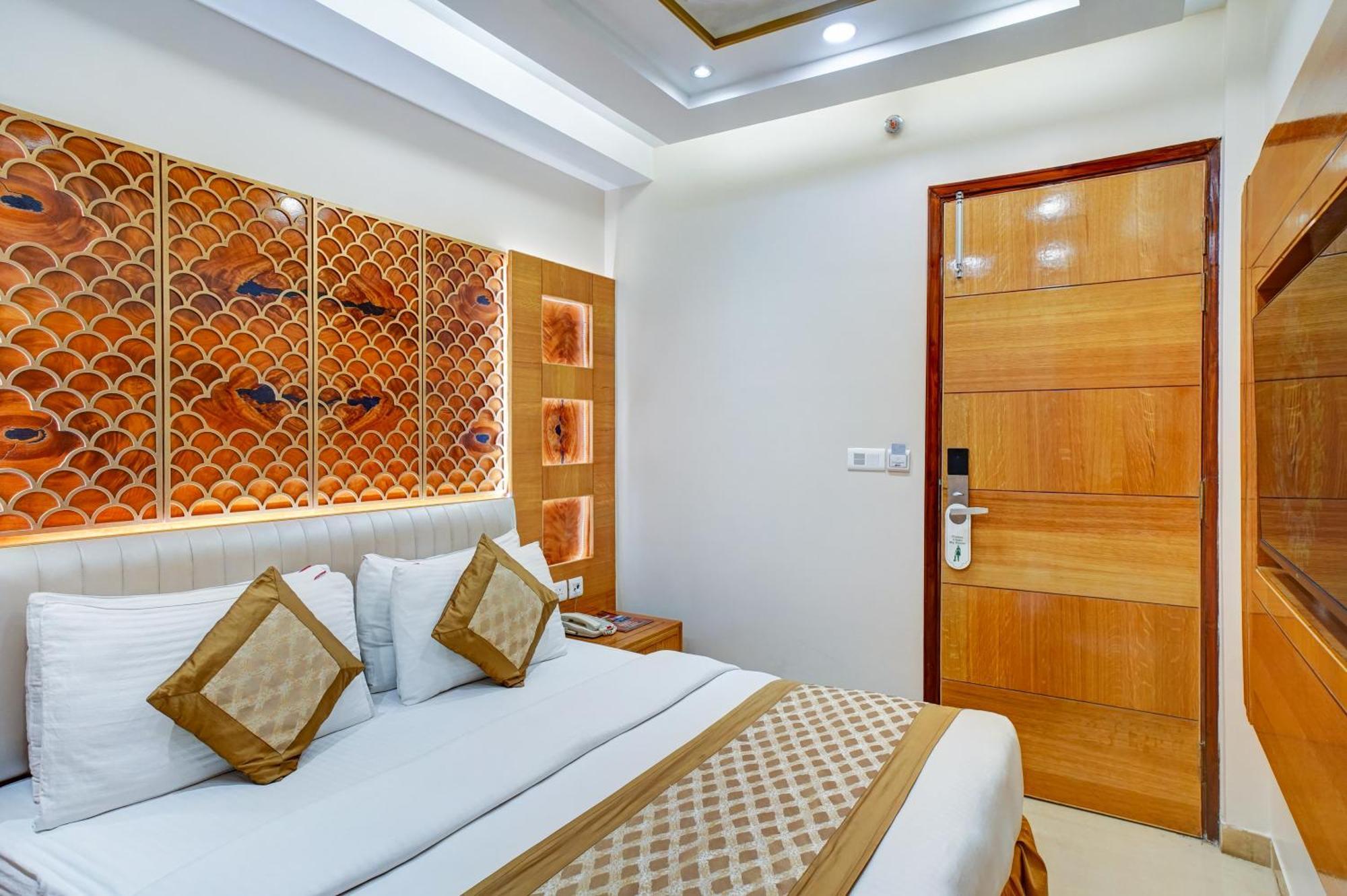 Hotel Gold Palace - 03 Mins Walk From New Delhi Railway Station Extérieur photo